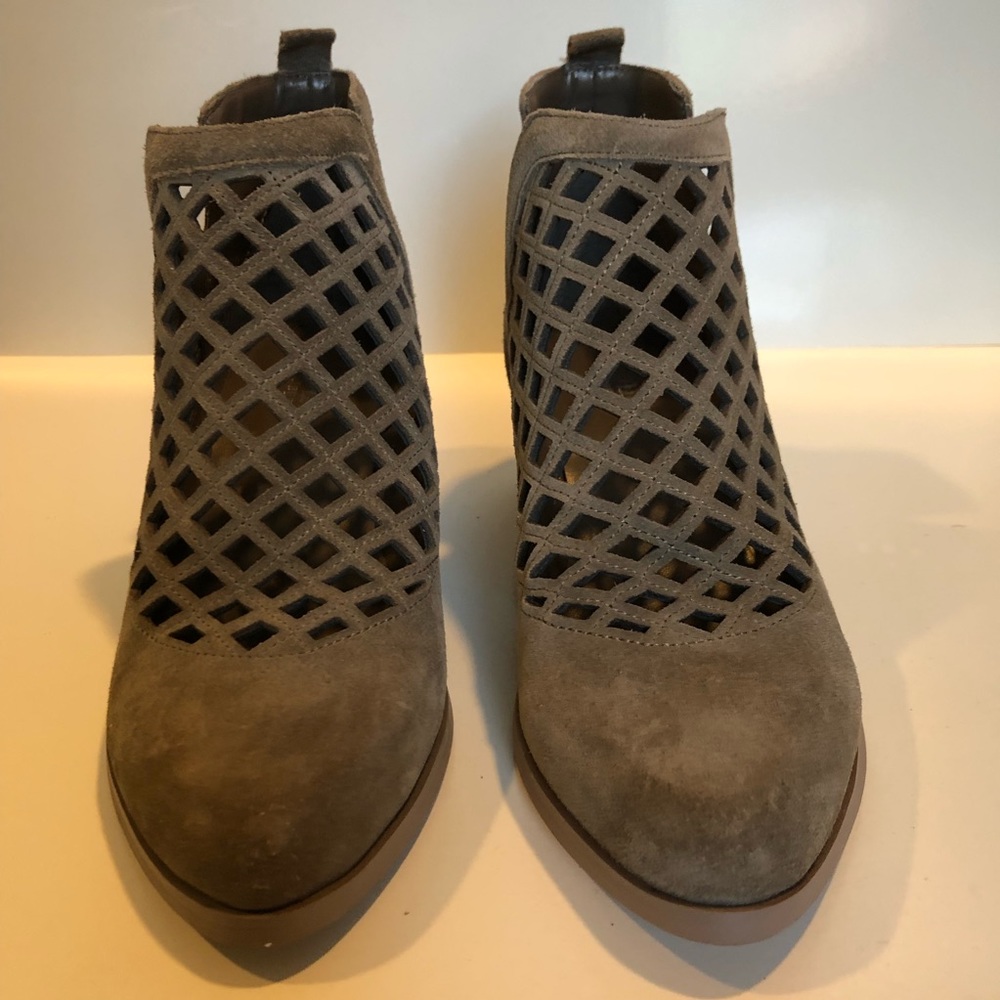Crown Vintage Bootie Sz 6